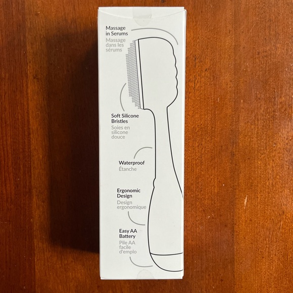 NWT pmd clean Smart Facail Cleansing Device. New In Box. - Picture 2 of 5